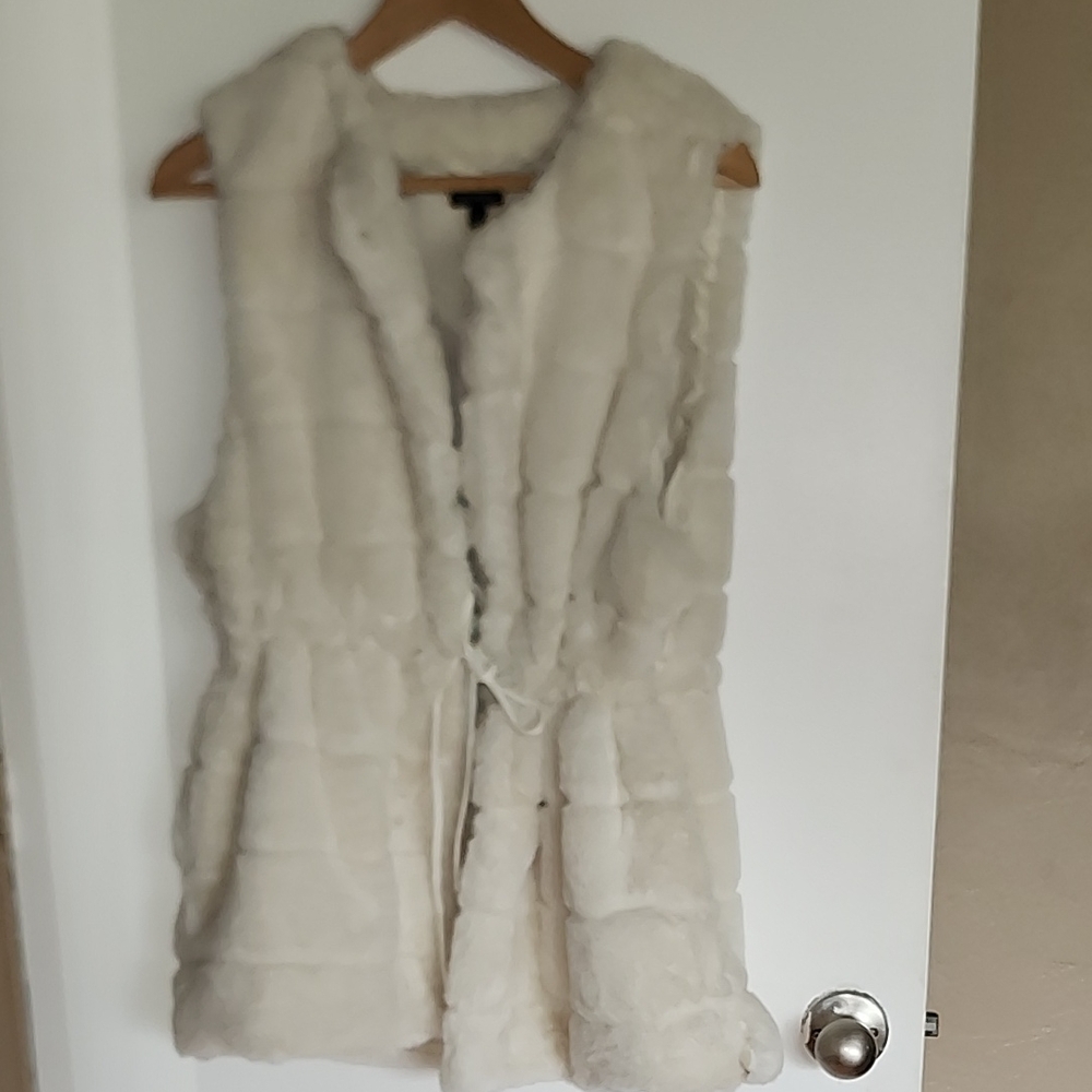 Talbots NWT Women's White Faux Fur Vest